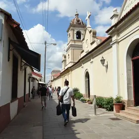 padre expulsa comerciantes