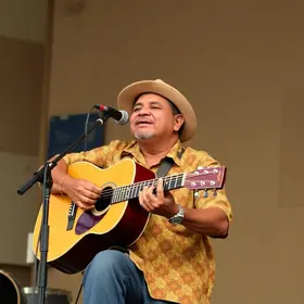 Mestrinho celebra carreira